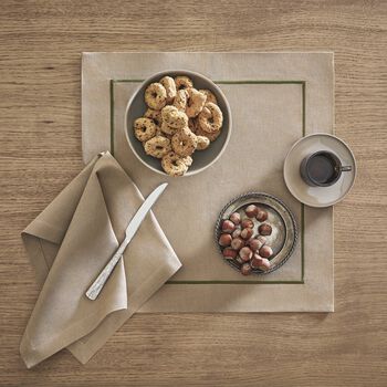 Define Set aus Tischsets und Servietten