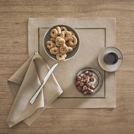 Define Set aus Tischsets und Servietten