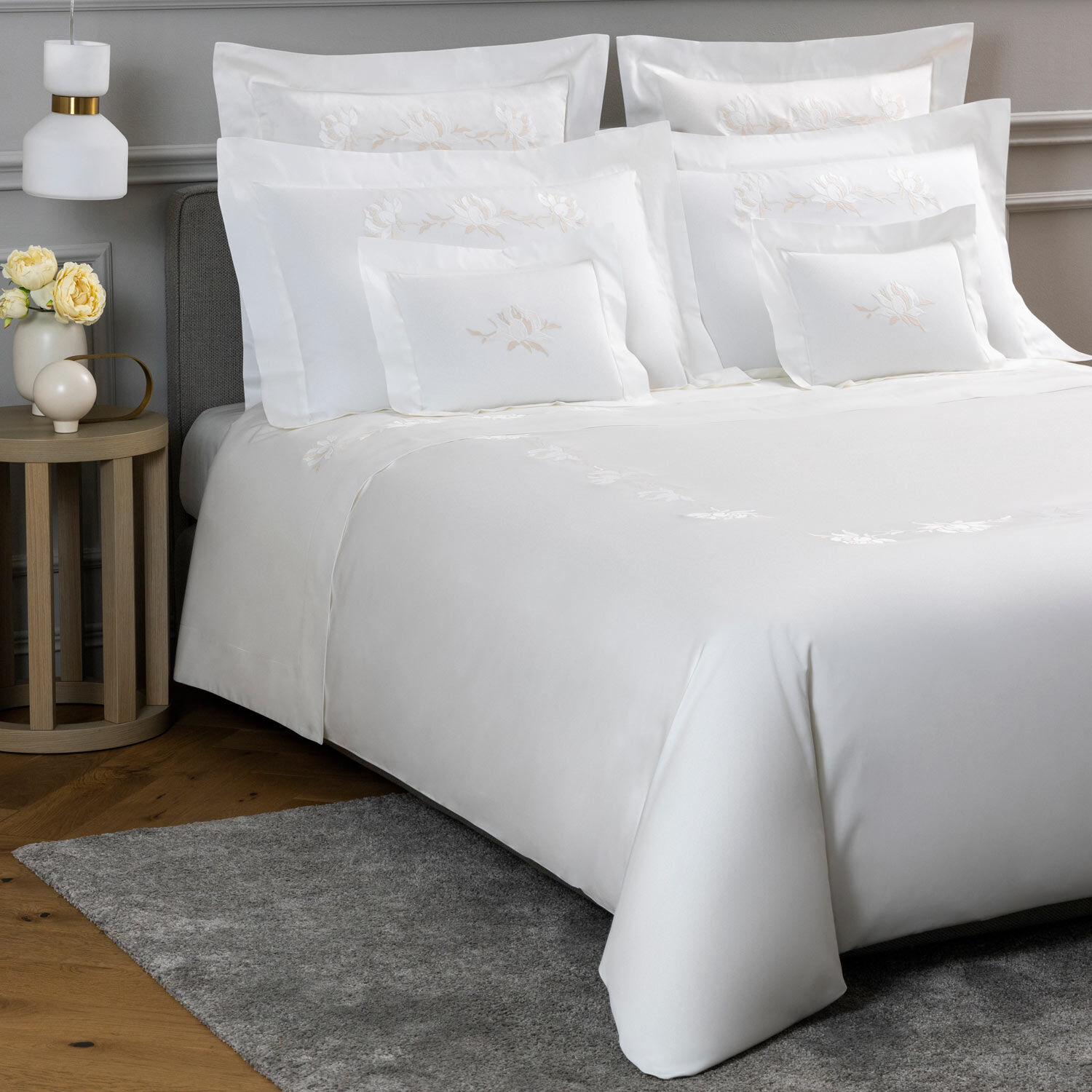 slide 4 Peonia Embroidered Duvet Cover