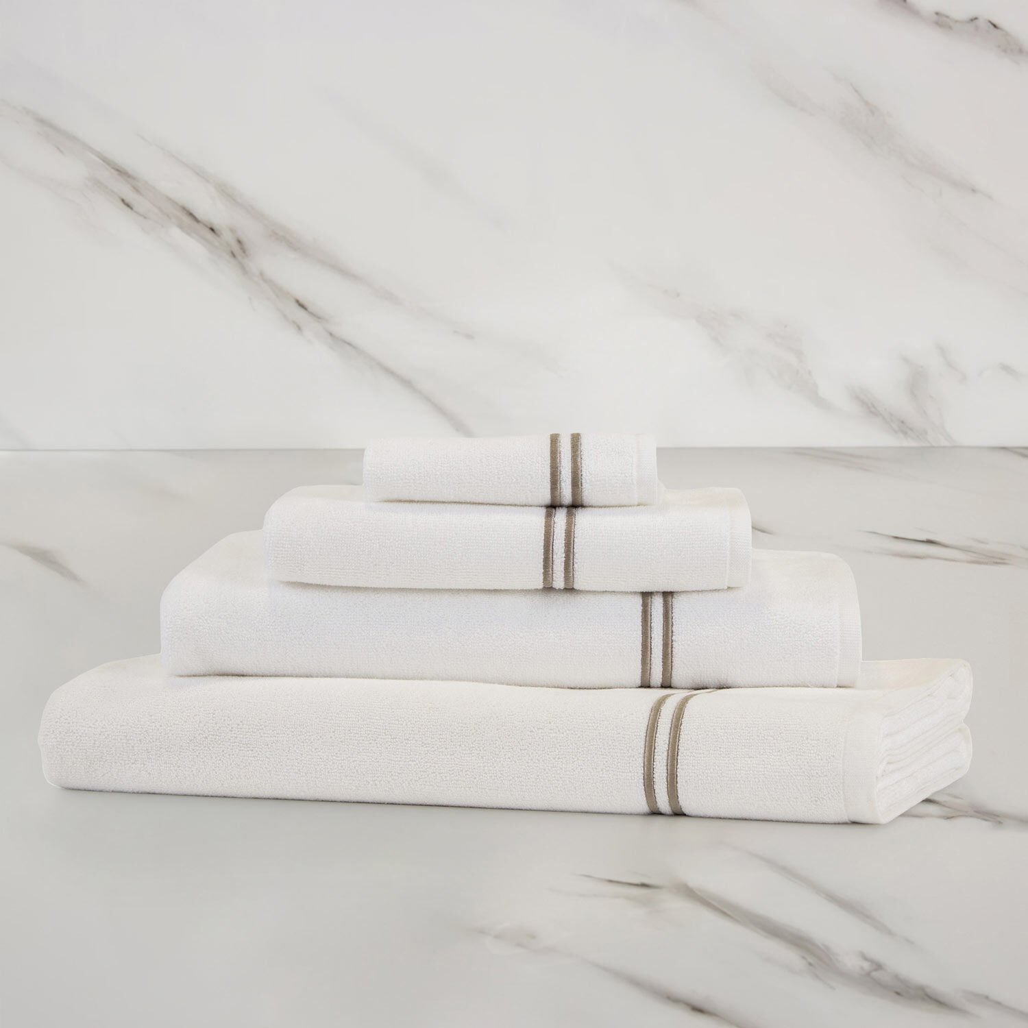  White Classic Resort Collection Soft Bath Towels