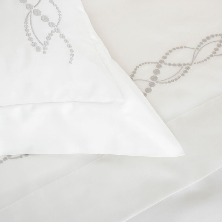 slide 3 Pearls Ricamo Boudoir