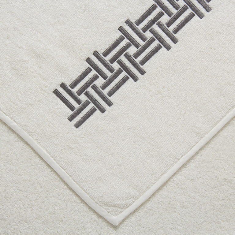 slide 2 Basket Weave Embroidery Asciugamano