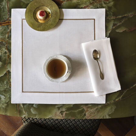 Define Placemats and Napkins Set