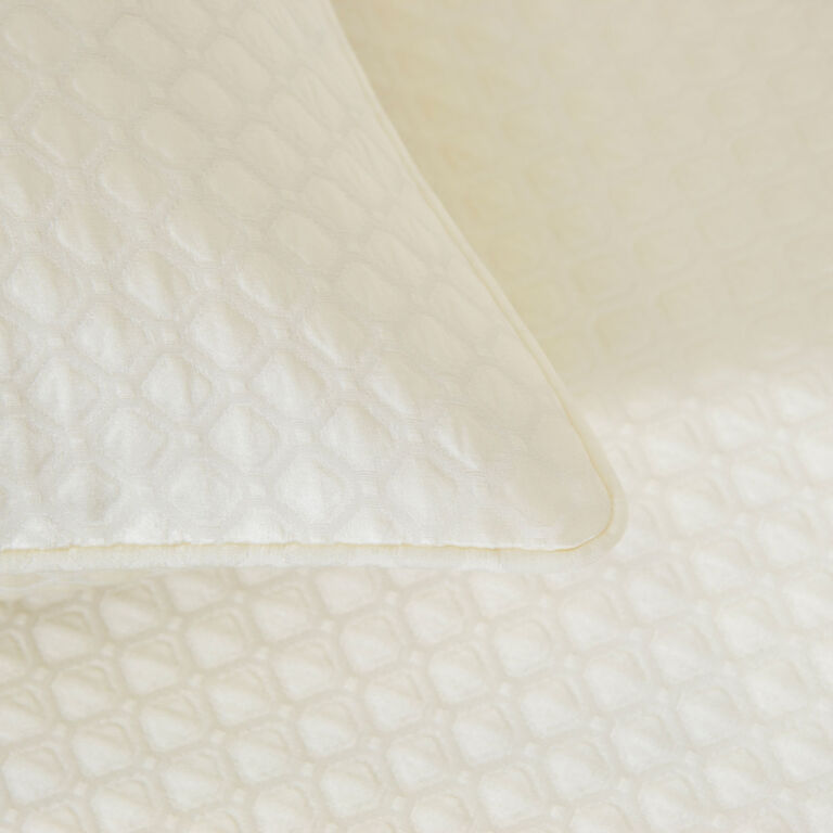 slide 3 Illusione Decorative Pillow