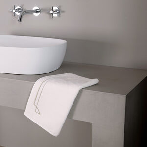 slide 1 Layering Embroidery Serviette Invit&eacute;