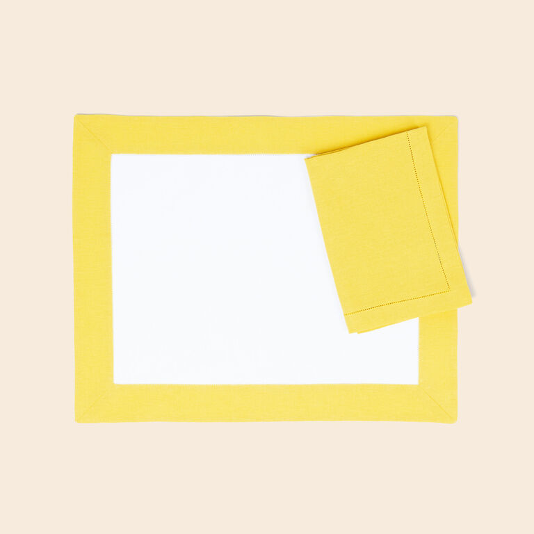 slide 2 Artistry Ajour Placemats and Napkins Set