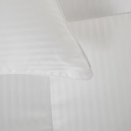 slide 3 Nuvola Light Comforter 