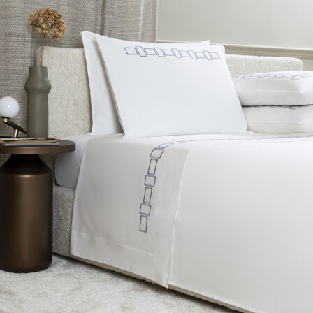 Bold Bicolor Embroidery Completo letto