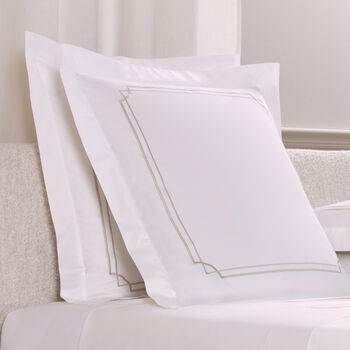 Layering Embroidery Taie D'Oreiller Carr&eacute;e