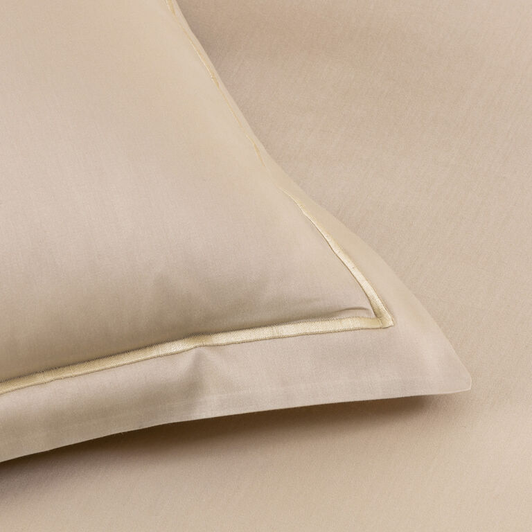 slide 3 Camelia Duvet Cover Set