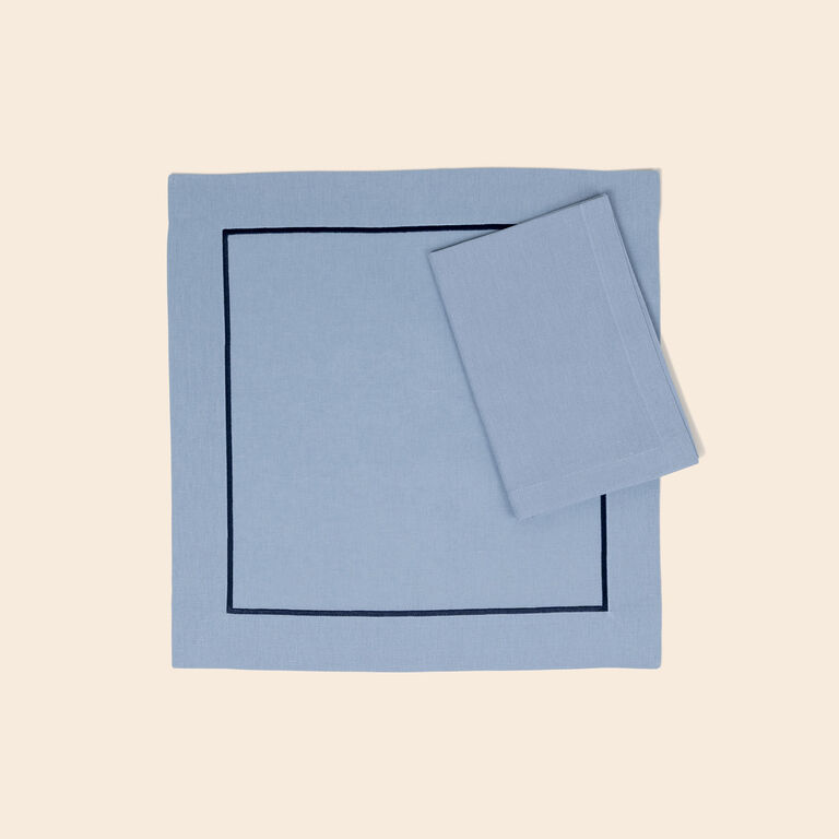 slide 2 Define Set aus Tischsets und Servietten