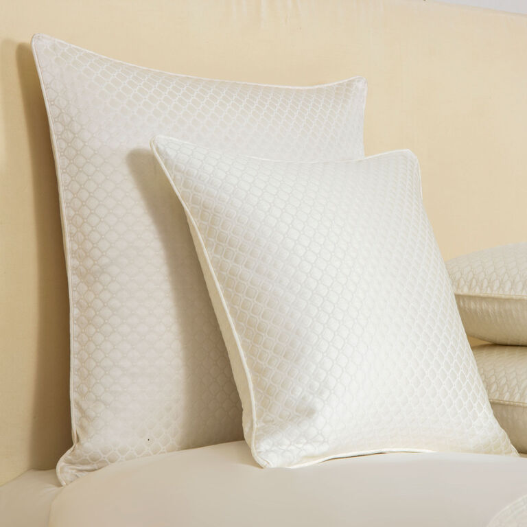 slide 2 Illusione Decorative Pillow