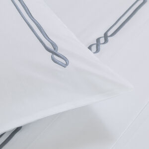 slide 3 Frame Embroidery Parure de Lit