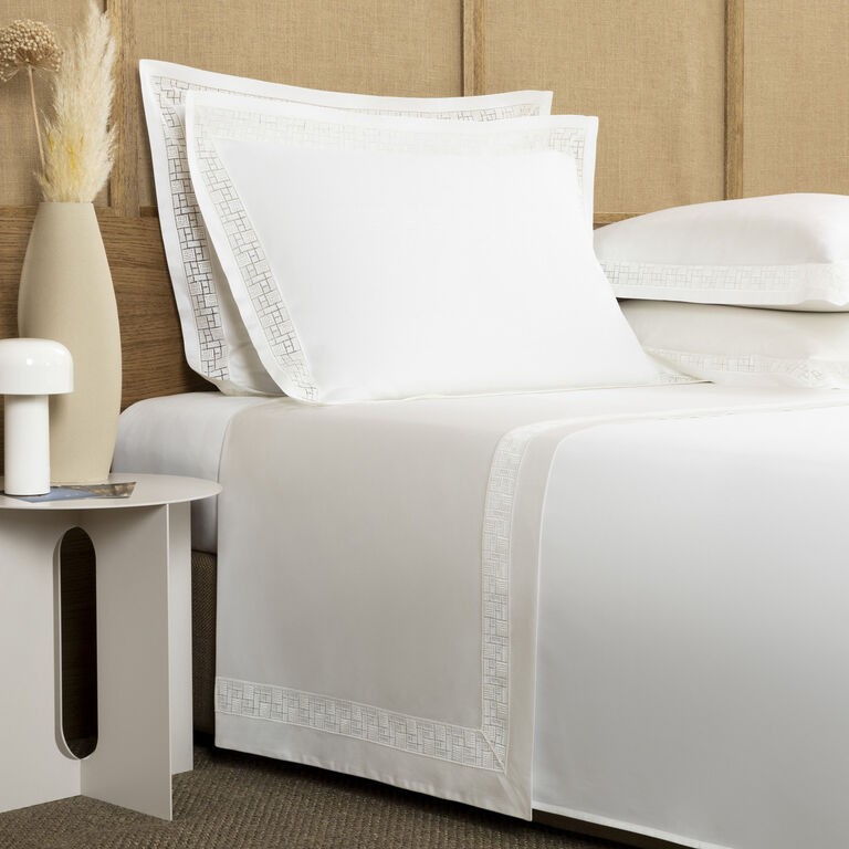 slide 1 Maze Lace Bettgarnitur