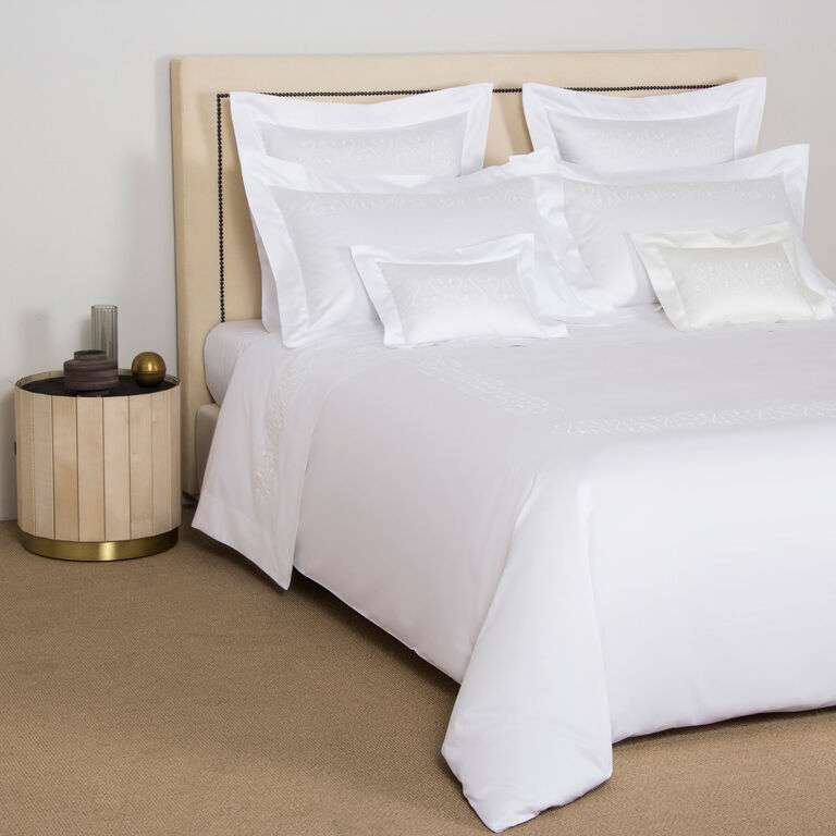 slide 4 Ornate Medallion Ricamo Bettgarnitur