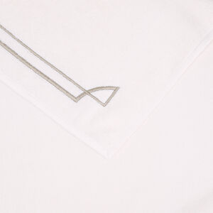 slide 5 Layering Embroidery Serviette Invit&eacute;