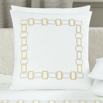 Bold Bicolor Embroidery Federa Quadrata