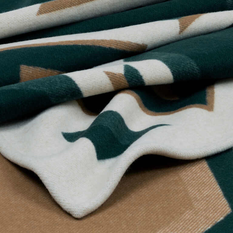 slide 3 Deco Throw 003