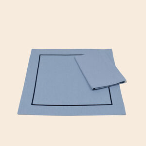 slide 3 Define Set aus Tischsets und Servietten