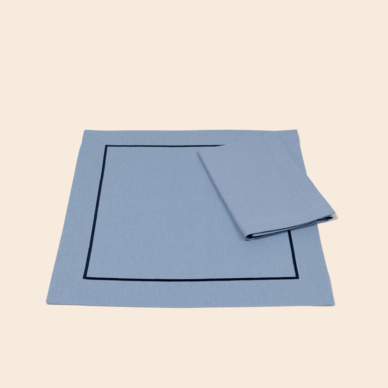 slide 3 Define Set aus Tischsets und Servietten