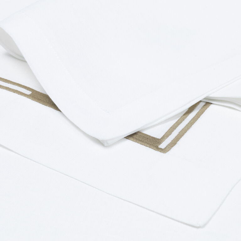 slide 4 Edgeline Set aus Tischsets und Servietten