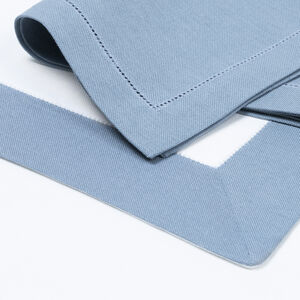 slide 4 Artistry Ajour Set aus Tischsets und Servietten