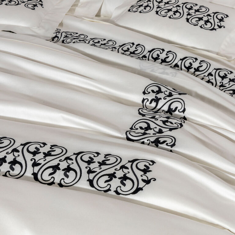 slide 4 Ornate Medallion Ricamo Federa