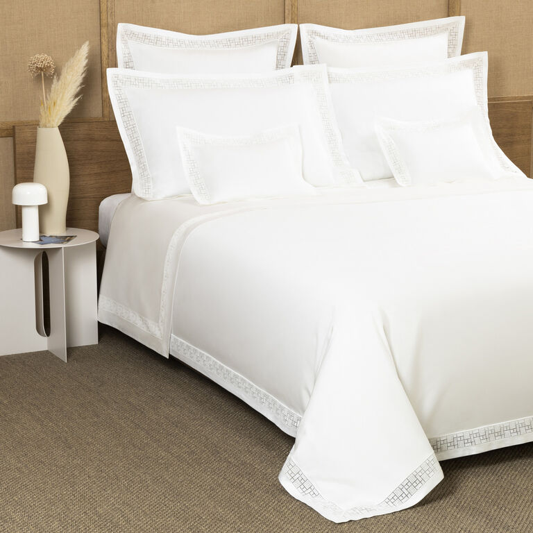 slide 4 Maze Lace Bettgarnitur