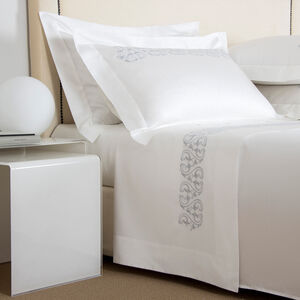 slide 1 Ornate Medallion Ricamo Completo Letto