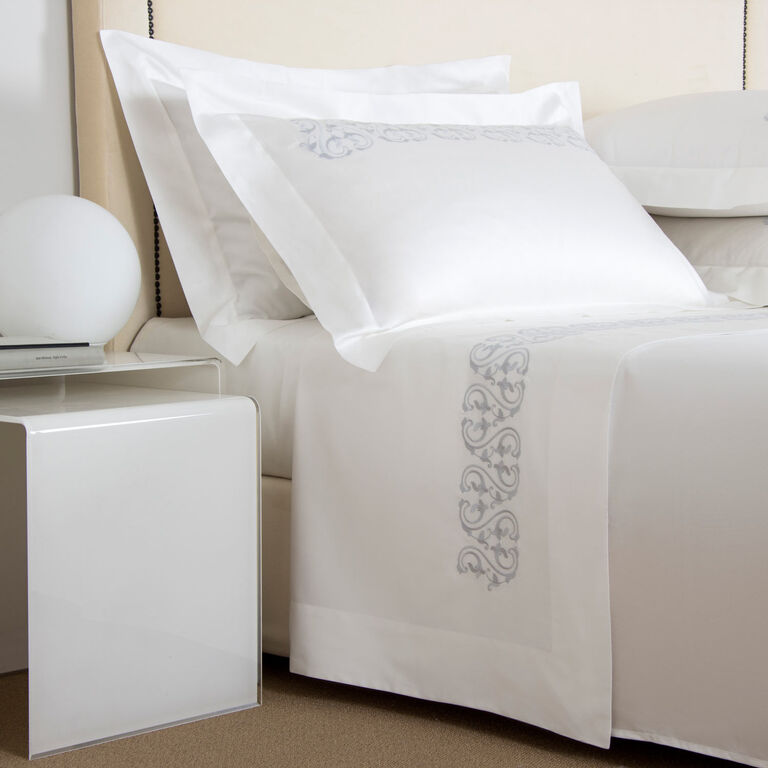 slide 1 Ornate Medallion Ricamo Completo Letto