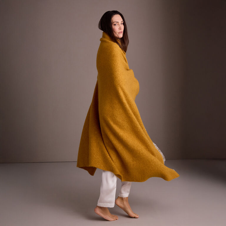 slide 4 Cashmere Boucl&eacute; plaid