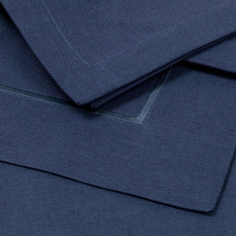 slide 4 Define Set aus Tischsets und Servietten