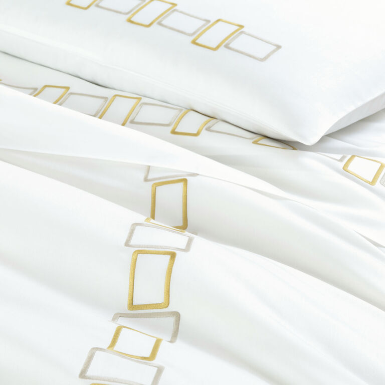 slide 5 Bold Bicolor Embroidery Bettbezug Set
