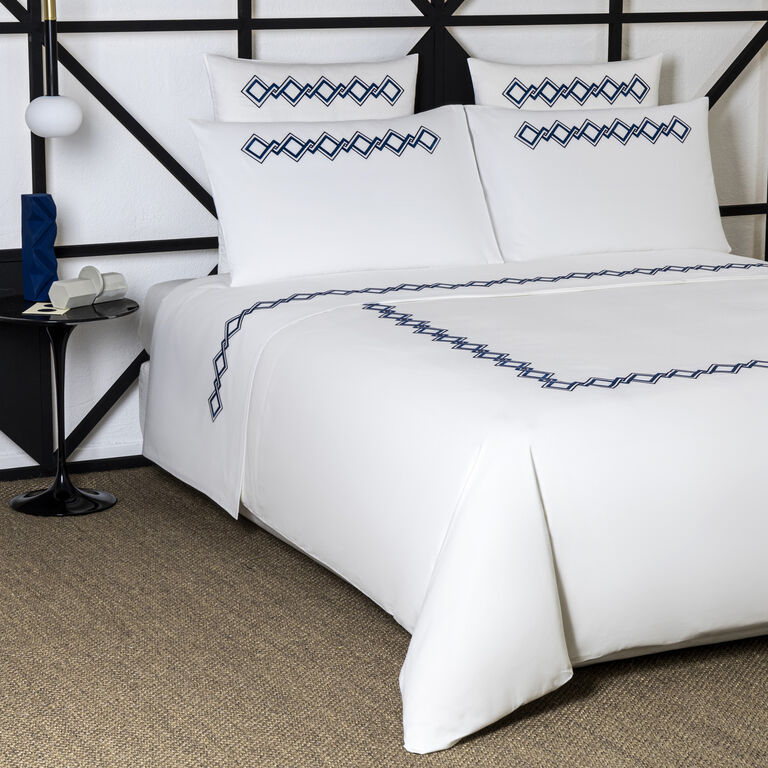 slide 4 Twist Embroidery Duvet Cover
