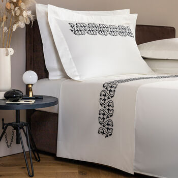 Ornate Medallion Ricamo Completo Letto