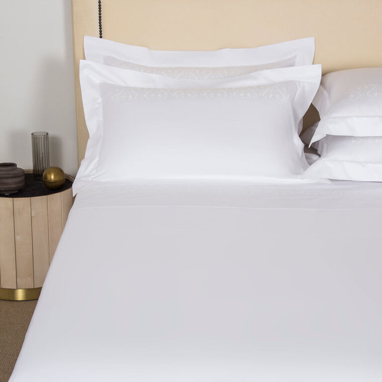 slide 2 Ornate Medallion Ricamo Bettgarnitur