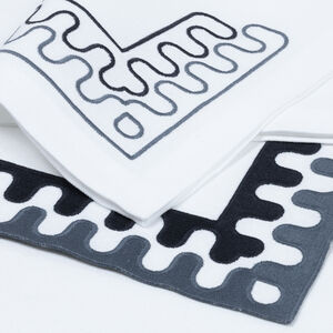 slide 4 Modernism Forma Placemat and Napkins Set