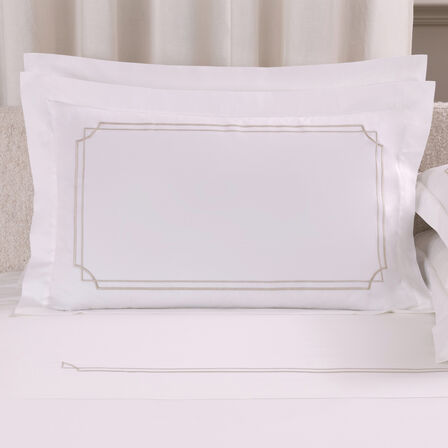 Layering Embroidery Taie D'Oreiller