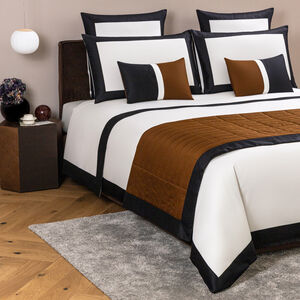 slide 4 Bold Boudoir