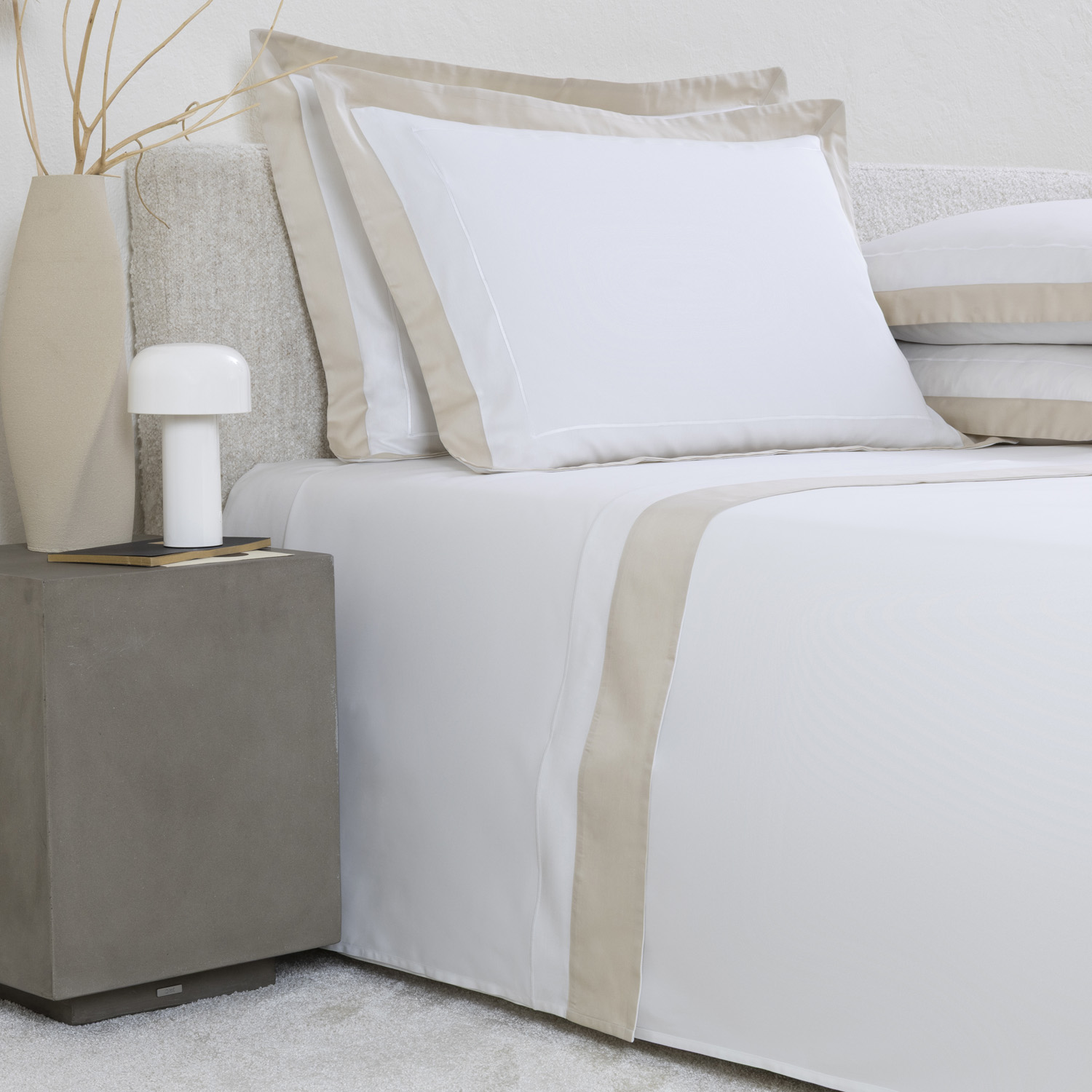 Frette Essence Completo Letto in Bianco/Cappuccino taglia Matrimoniale, Raso di Cotone | Made in Italy