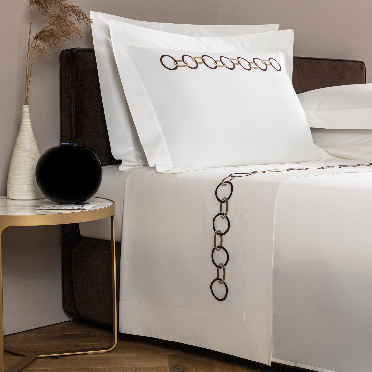 Frette Links Embroidered Sheet Set In Amaryllis/Camel Size Double, Cotton Sateen/Silk | Made In Italy