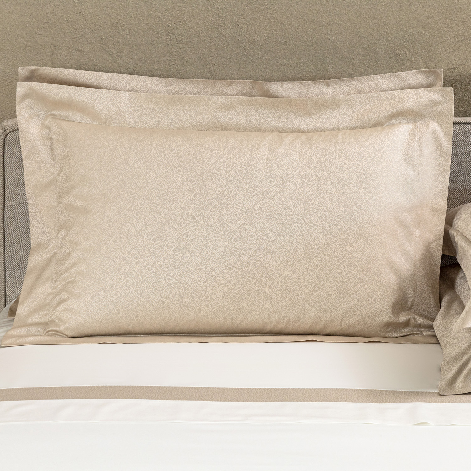 Frette Light Beige/Beige Forever Sham In Size Oxford, Cotton Sateen/Silk/Leather | Made In Italy