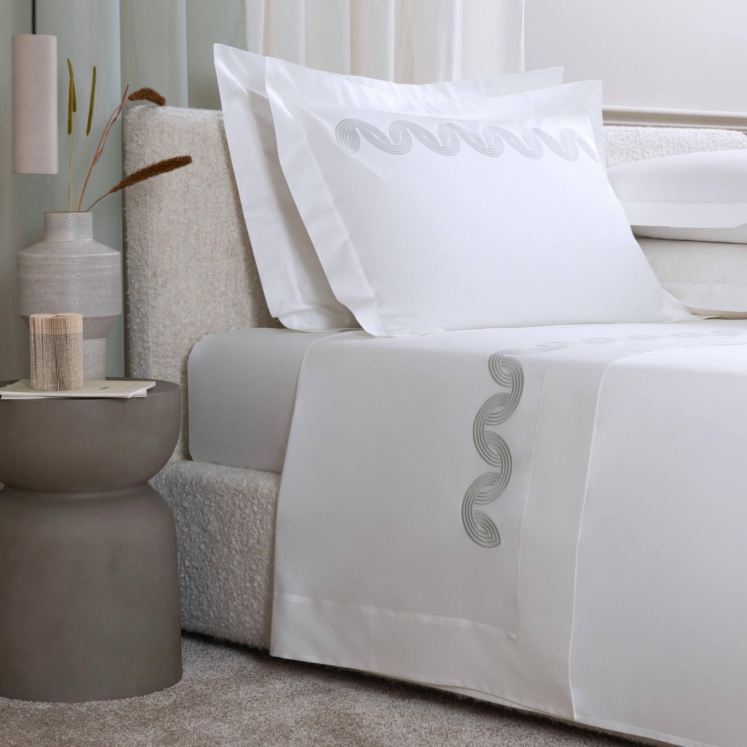 Frette Grace Avant Garde Embroidery Sheet Set In Milk/Verdigris Size King, Cotton | Made In Italy