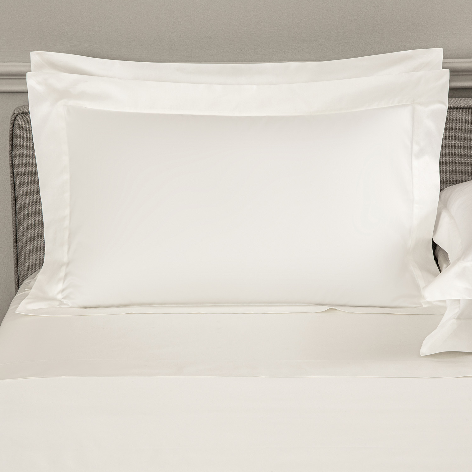 Frette Milk Ultimate Sham In Size King, Cotton Sateen/Silk | Made In Italy