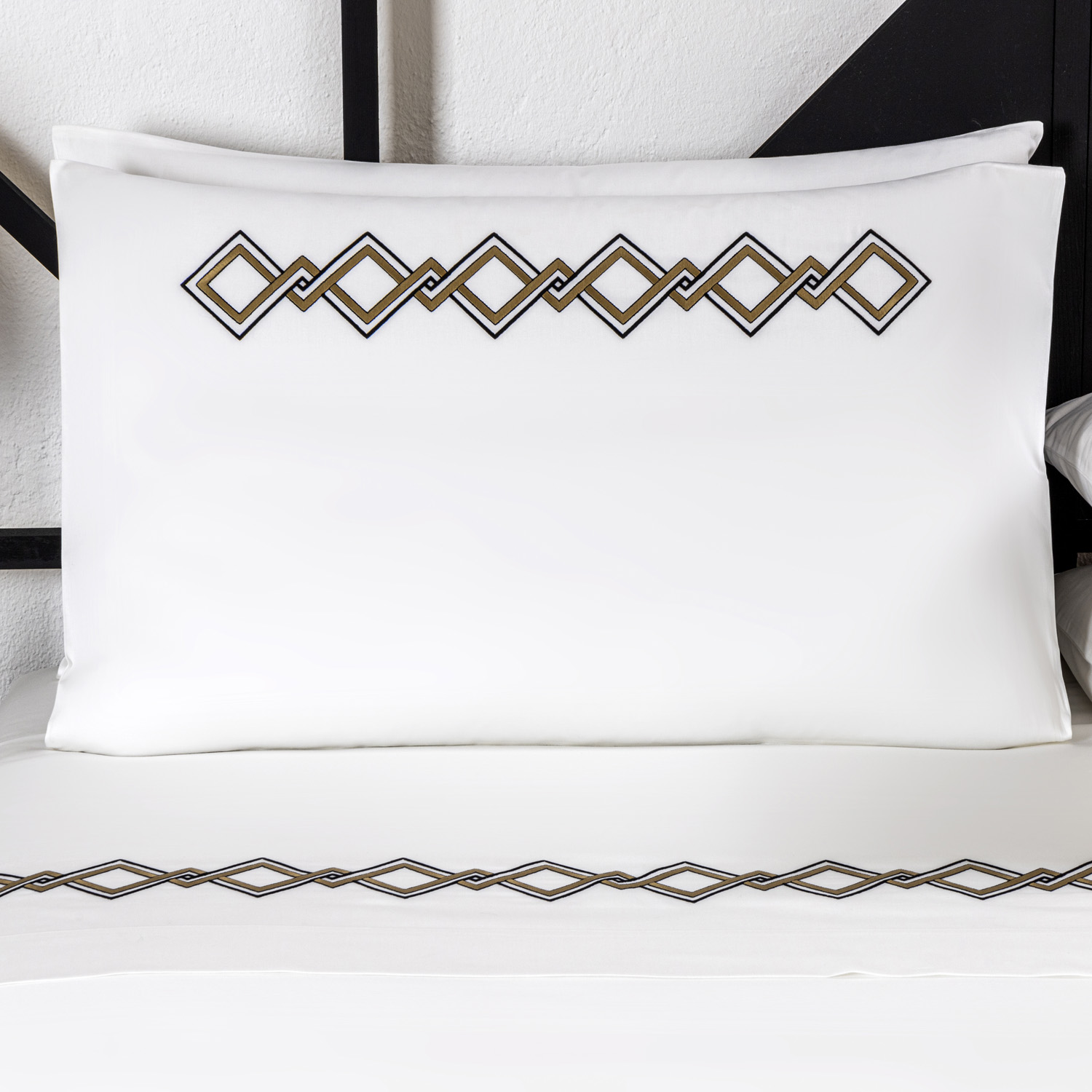 Frette Twist Embroidery Pillowcase In Black/Teak Size King, Cotton Sateen | Made In Italy