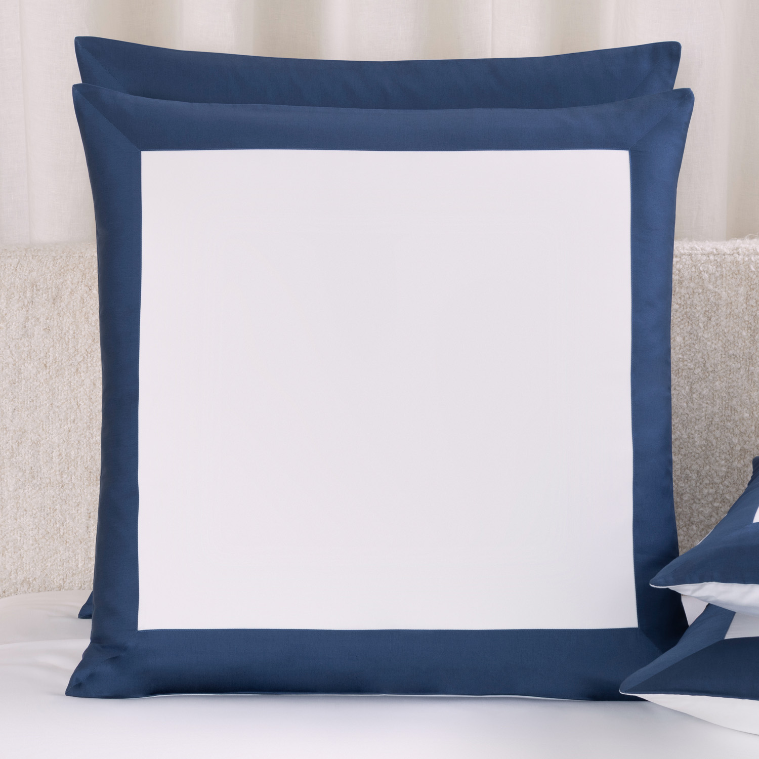 Frette Bold Euro Pillowcase In Milk/Indigo Blue Size Euro 65, Cotton/Silk | Made In Italy