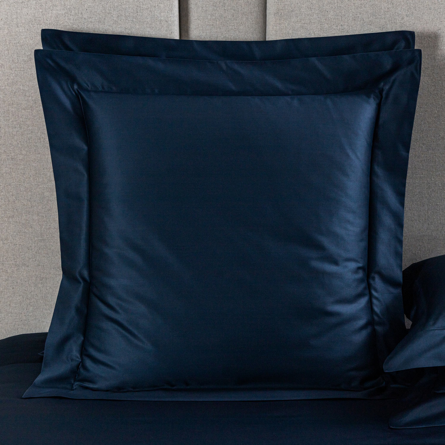 Frette Across Euro Sham In Midnight Blue Size Euro 65, Cotton Sateen/Silk | Made In Italy