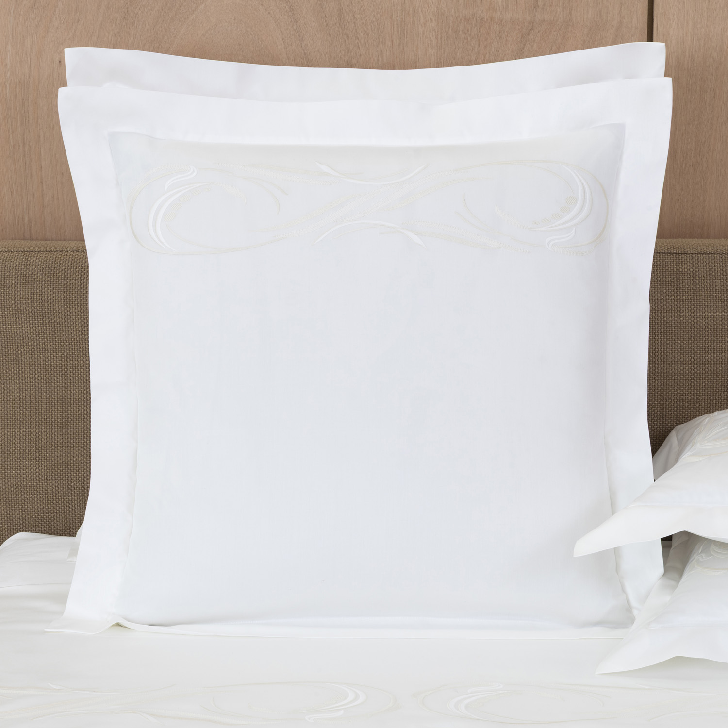 Frette Milk Paisley Embroidery Euro Sham In Size Euro 65, Cotton/Silk | Made In Italy