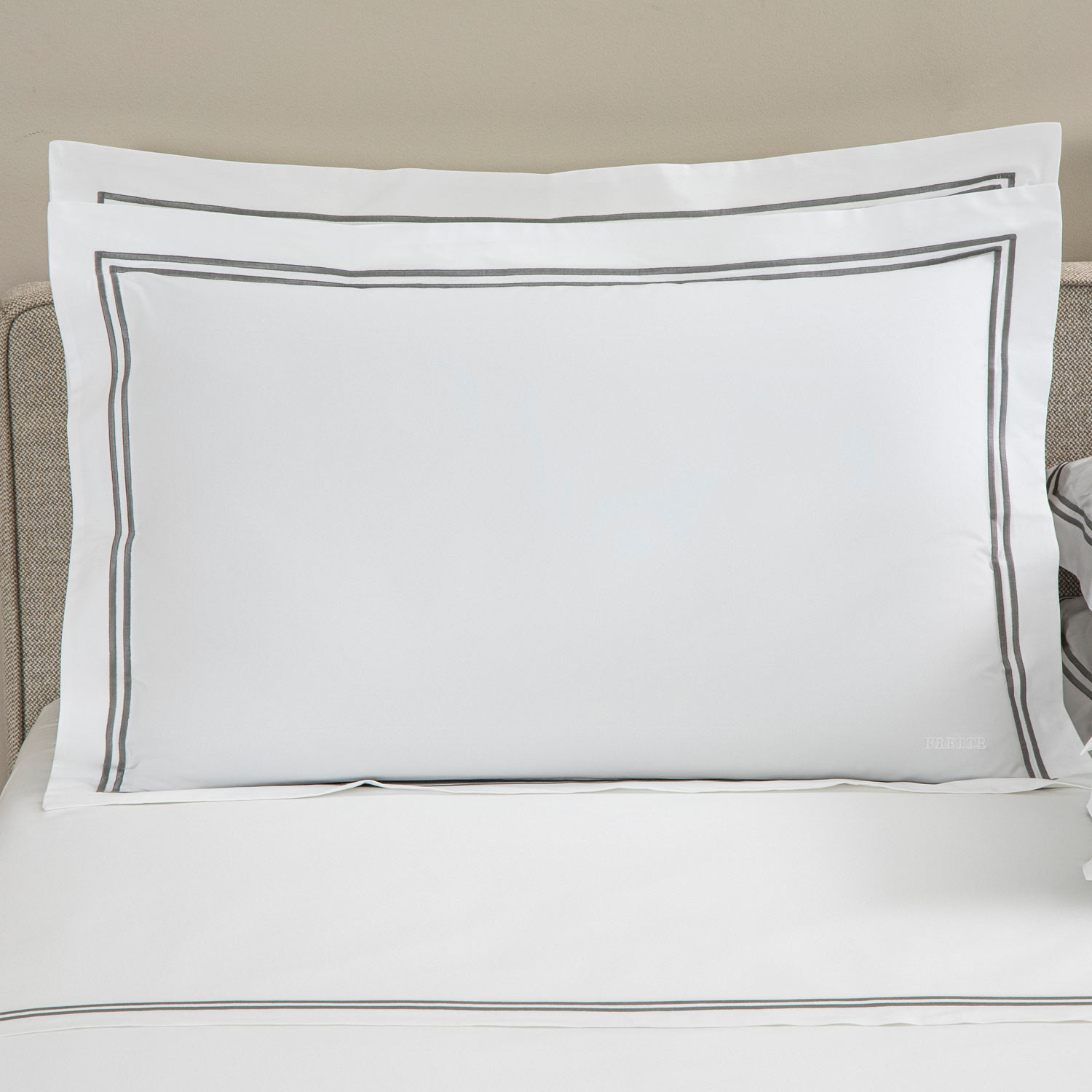 Frette White/Grey Hotel Classic Sham In Size Oxford, Cotton Percale | Made In Italy