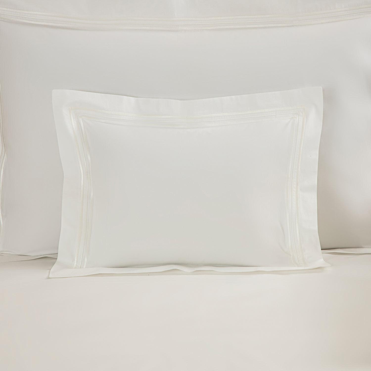 Frette White/Milk Triplo Bourdon Boudoir In Cotton Poplin | Made In Italy